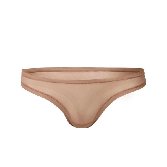 Lightweight low-rise mesh thong (black and beige). - Picture 2 of 4